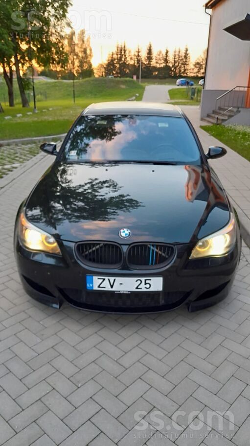 Pārdod BMW M5, V10 dzinējs, 507 zirgspēki. Auto labā tehniskā un vizuālā stā