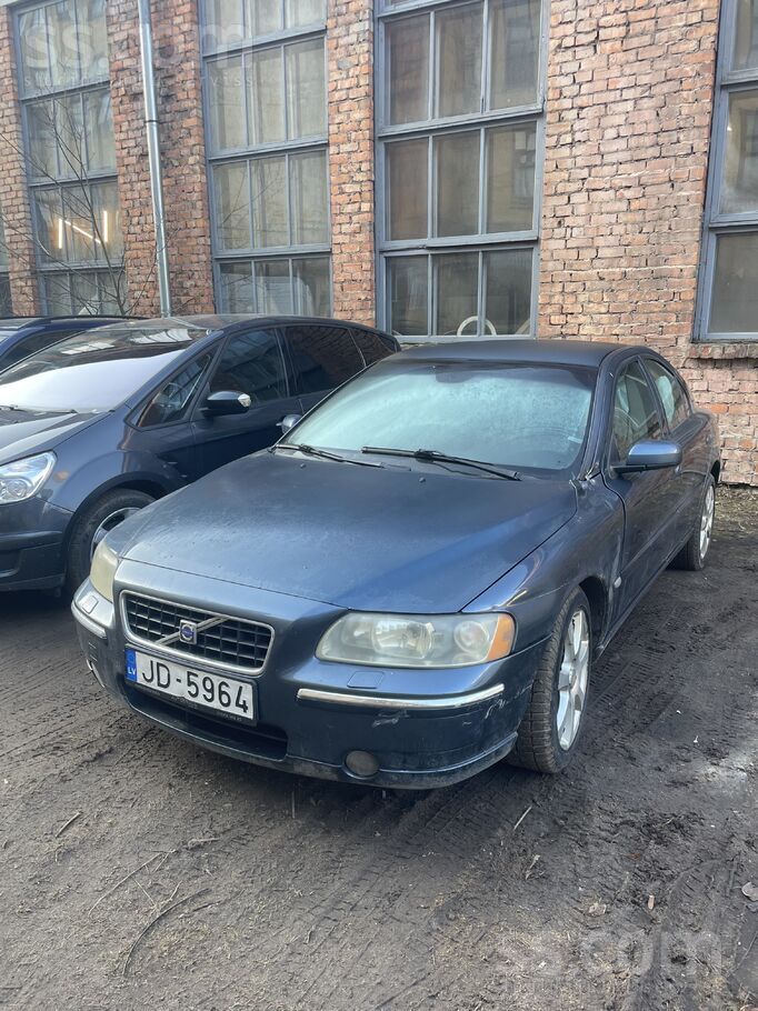 Volvo Pārdodu auto ar defektu. 