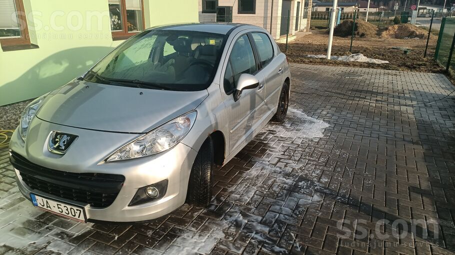 Продаётся авто год выпуска 2009.13. Ноября. Первая регистрация 16.03.2010. А