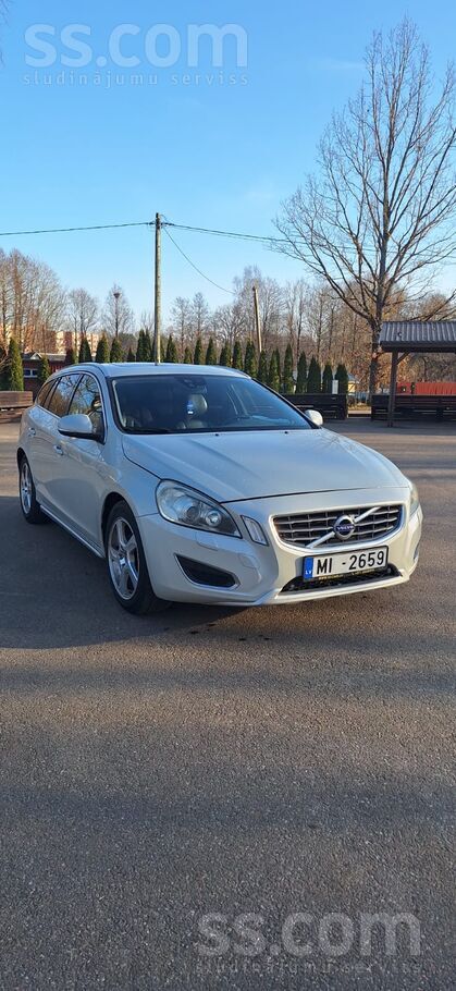 Volvo Pārdodu 2012.gada Volvo V60 ar 5 cilindru, 120kW, 