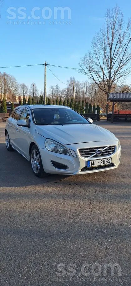 Volvo Pārdodu 2012.gada Volvo V60 ar 5 cilindru, 120kW, 