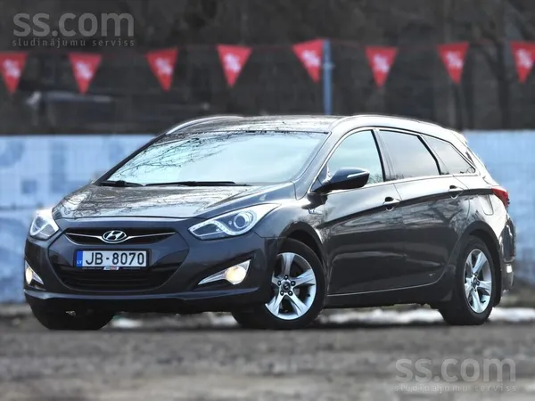 Hyundai i40 ar 1.7 dīzeļdzinēju, 2012. gada izlaidumu. Auto ar oriģinālu 229