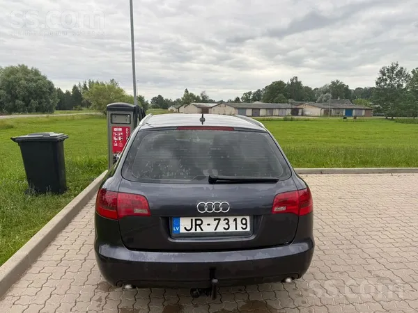 Audi Audi A6 Avant Quattro. 
