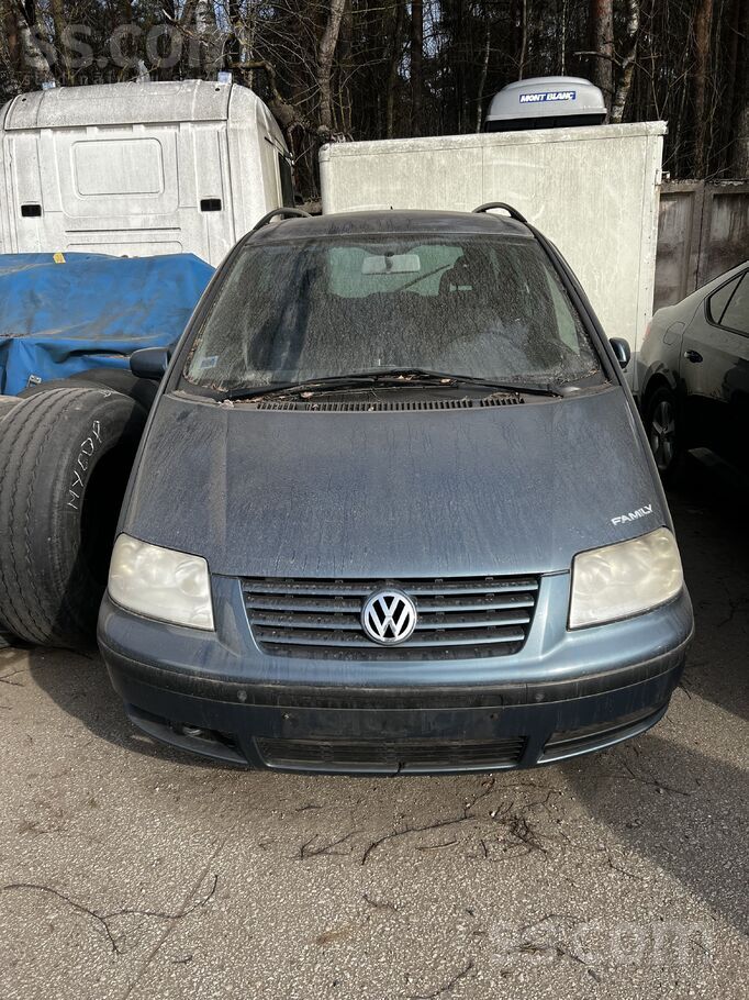Volkswagen Машина без техосмотра. На заднем сидении возили со