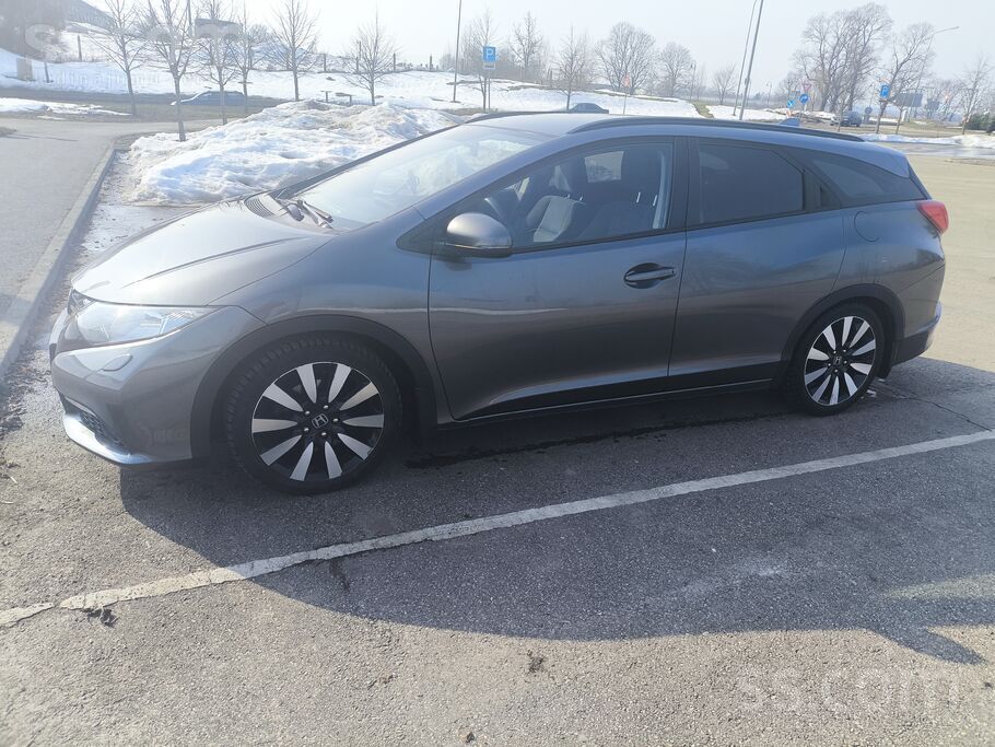 Civic Tourer gāze benzīns automāts, teicamā stāvoklī, virsū stāv r17 ziemas