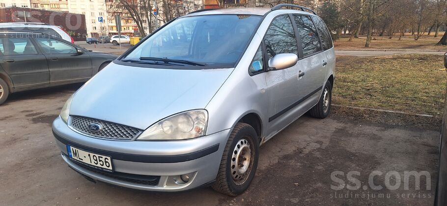 Ford Продаётся хороший 7 местный , семейный автомобиль,