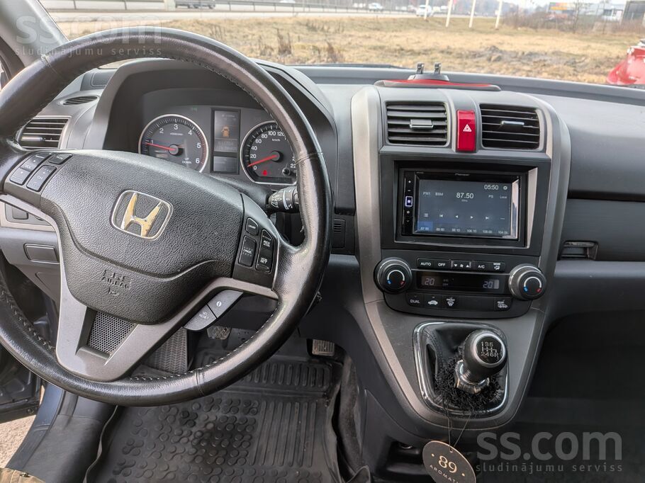 Honda Sakarā ar jauna auto iegādi pārdod uzticami kalpoj