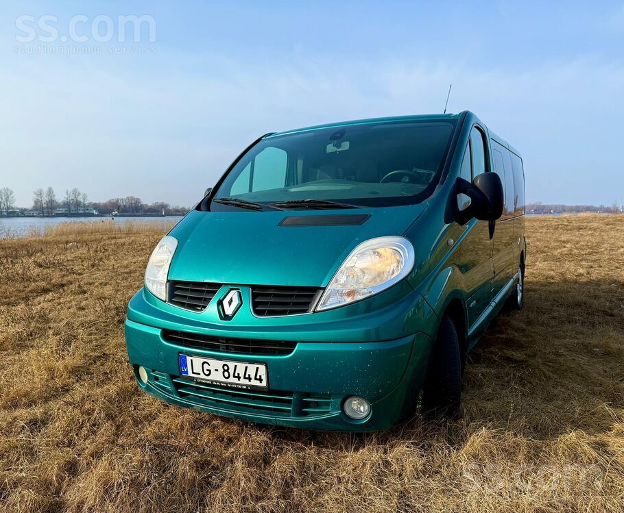 Tiek pārdots praktisks un ietilpīgs busiņš (9 vietas). Motors strādā labi, k