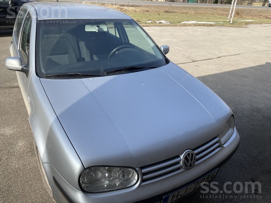 Volkswagen Labi uzturēts un saglabājies Golf 4 1.6 benz. 77 k