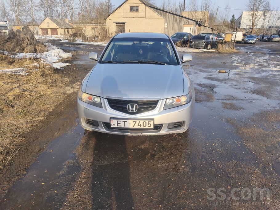 Pardodu mašinu. Tikko izieta jauna apskate. Brauc ļoti labi. Ekonomiska. Nod