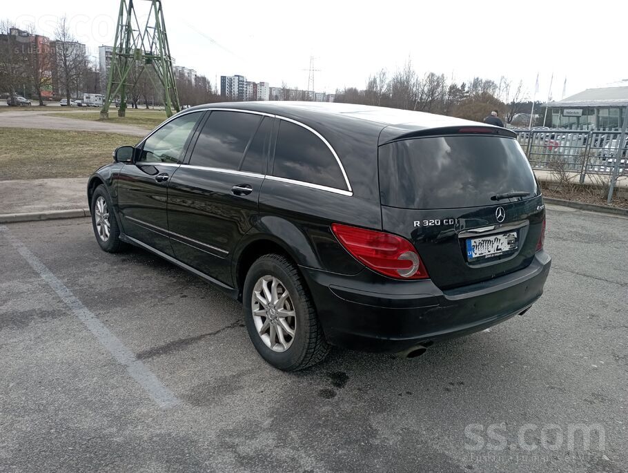 Хороший, вместительный, семейный автомобиль. 
Есть дефекты по кузову.