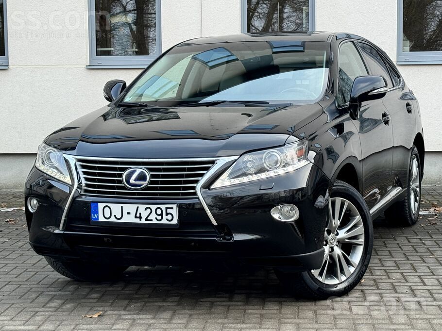 Lexus Rx450H ar 3.5 hibrīddzinēju un automātiska ātrumkārba. Auto ir tīko ie