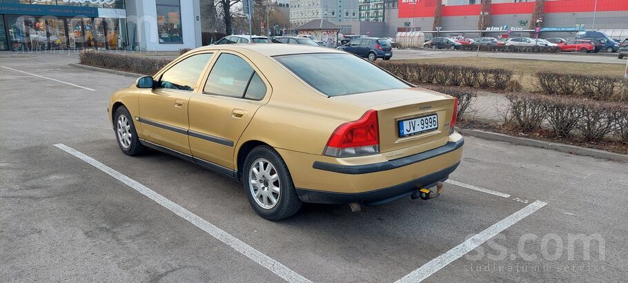 Volvo Pārdod uzticamu un komfortablu automašīnu Volvo S6