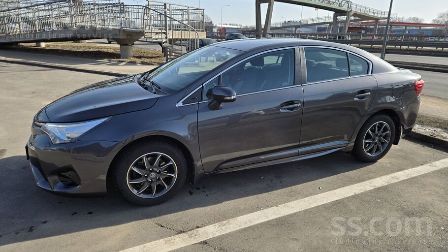 Toyota Pārdodu automašīnu sakarā ar pārcelšanos. Viens īp