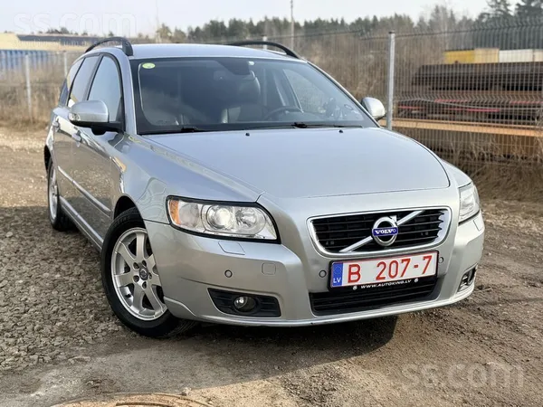 Volvo Tikko ievests Volvo V50. Summum komplektācijas vie