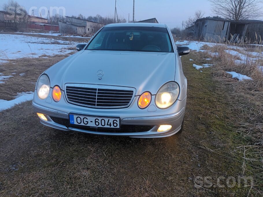 Pardodu mersedes benz e270 2002 gada 2.7 cdti 130 kw , a4 auto parvietojos i