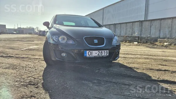 Seat Komplektā ir divas atslēgas. Auto aprīkots ar M+S 