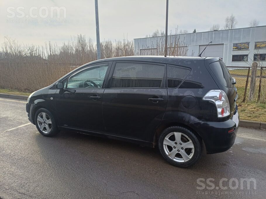 Toyota Pārdod automašinu labā tehniskā, vizuāla stavokli.