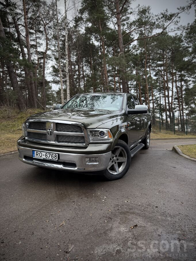 Dodge Pārdodu Dodge Ram 1500 Bighorn 5.7 Hemi Benzīns/gā