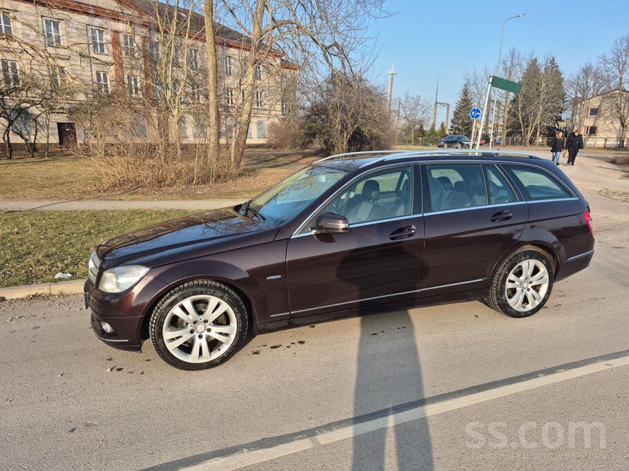 Mercedes Lieliska automašīna ikdienas lietošanai. Iegādājos
