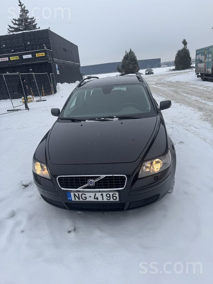 Volvo Tirgoju automašīnu ar svaigu TA 2.0d 100kw ļoti ek