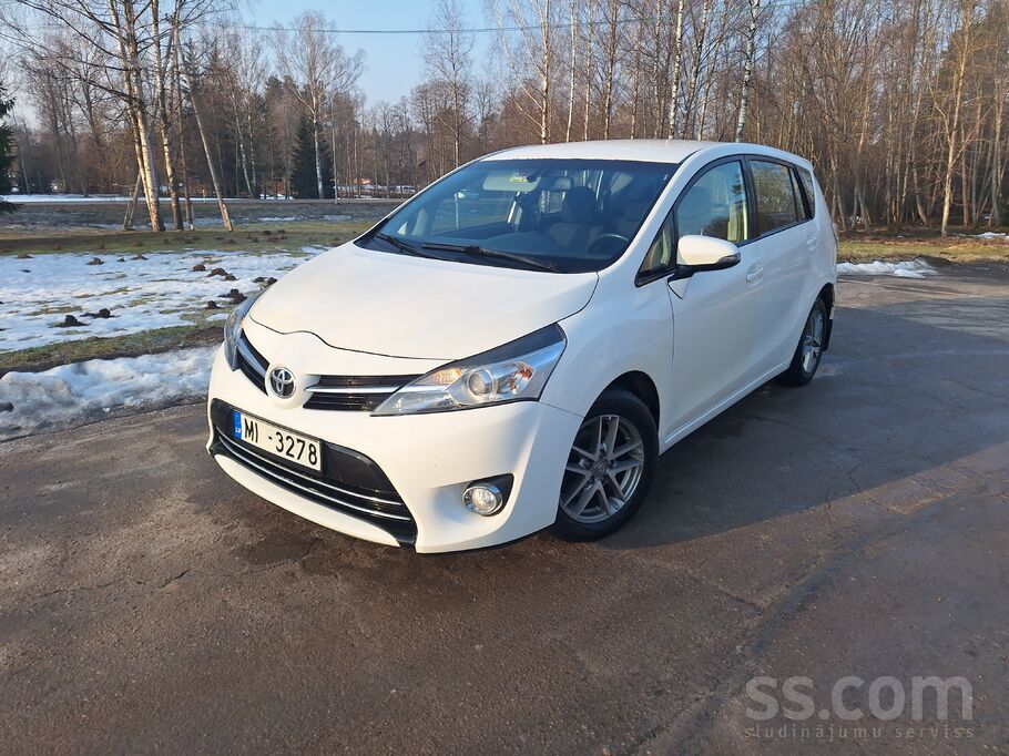 Toyota Pārdodu savu auto.