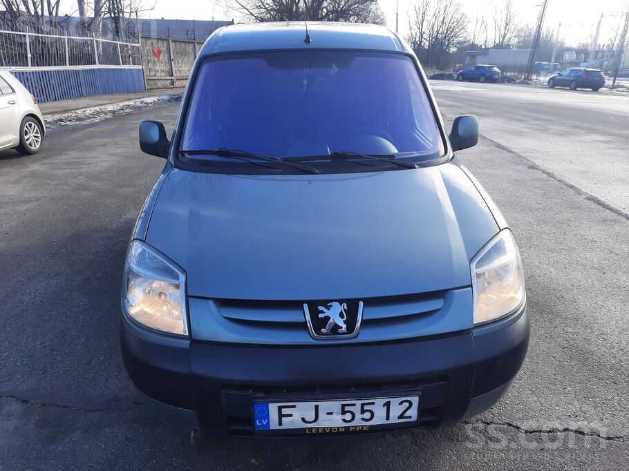 Mašīna nesen izgājusi tehnisko apskati, viss kas bija jāremontē ir salabots.