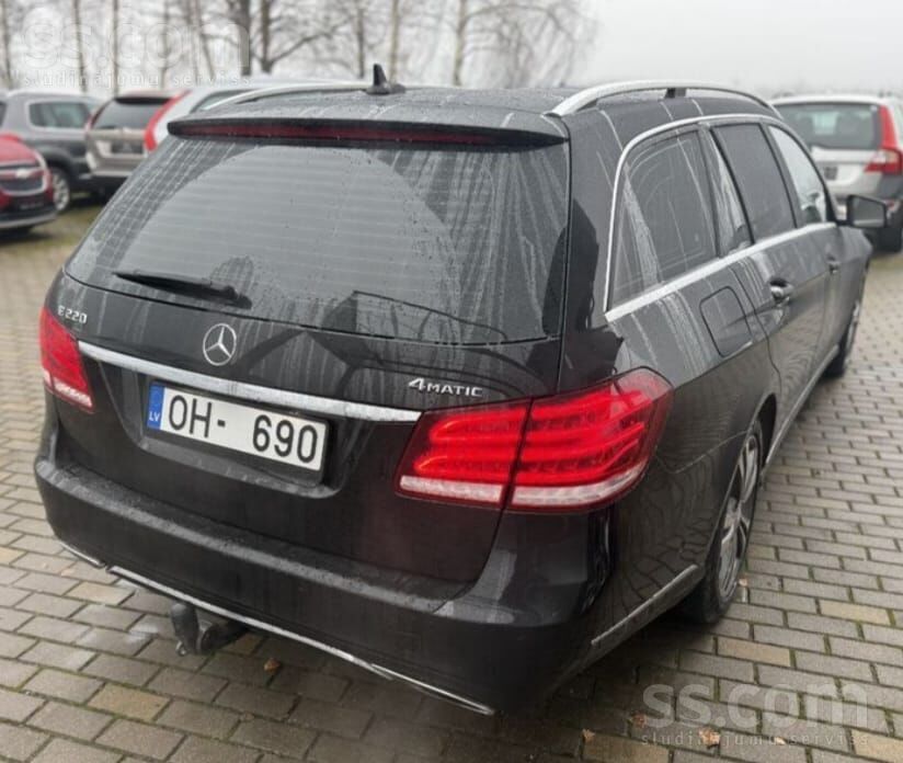Mercedes Mercedes-Benz E220 Bluetec 4Matic (4x4)