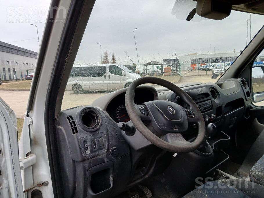 Renault Uzņēmums pārdod Renault Master L2H2.