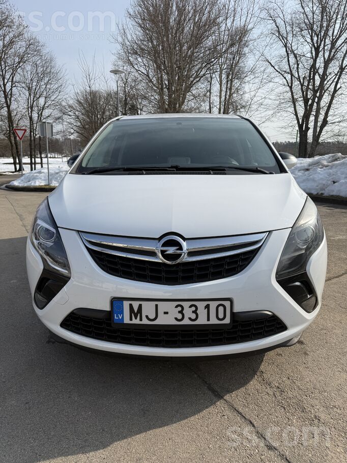 Opel Opel Zafira Tourer пятиместный. Салон в хорошем со