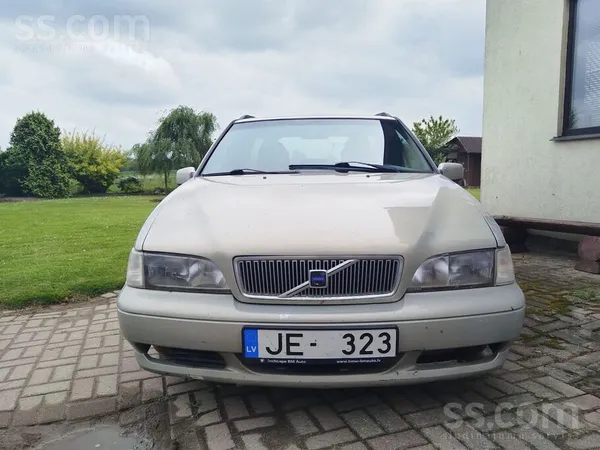 Volvo Pārdod Volvo v70 2.4D 120kw, mehāniskā kārba 6ātru