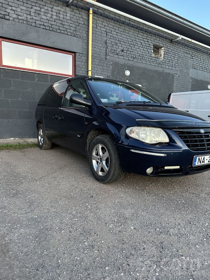 Chrysler Auto ar jaunu TA. 2 komplekti riepu uz lietajiem d