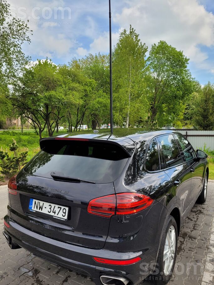 Automašīna teicamā tehniskā un vizuālā stāvoklī ar patiesu nobraukumu.