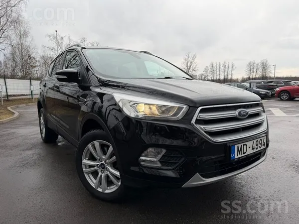 Ford Pārdod Ford Kuga, 2019.gada pirkta Latvijā, viens 