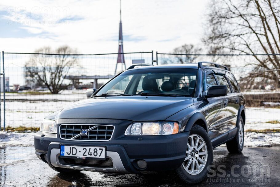 Volvo Volvo Xc70 Awd ar 2.4 litru dīzeļdzinēju un manuāl