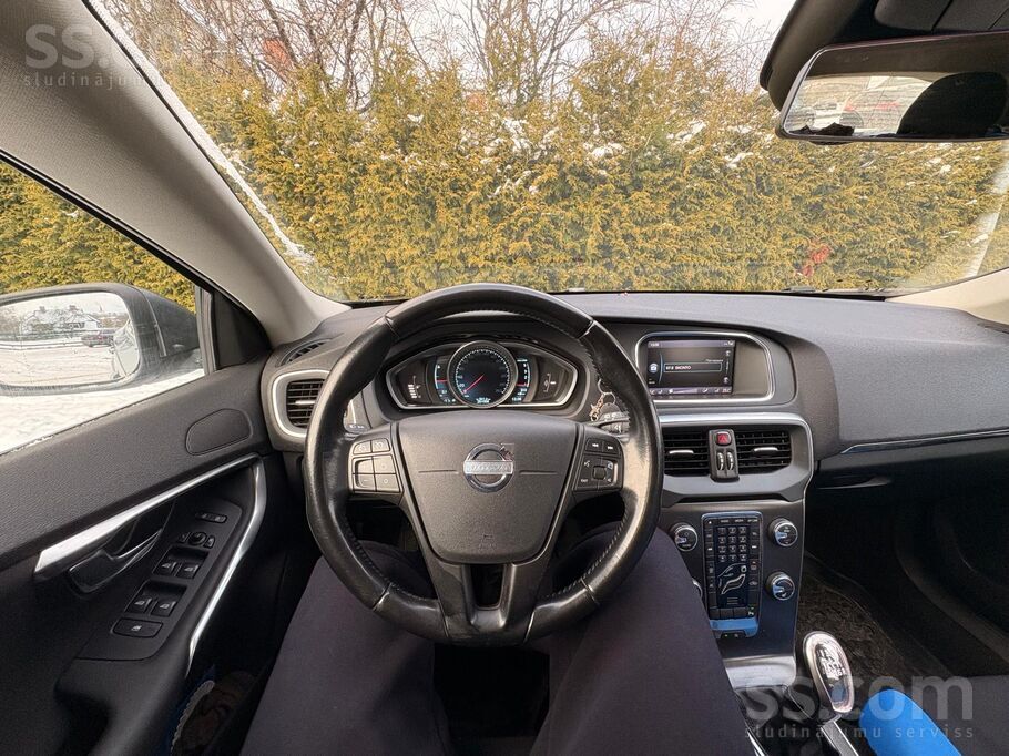 Volvo Pārdodu Volvo V40 2013g. jūlijs 2, 0 (D3) dīzelis