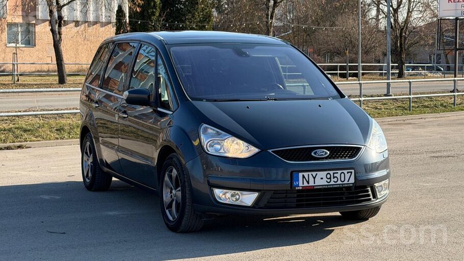 Pārdod ietilpīgu un komfortablu Ford Galaxy (7 vietas)Chia-komplektā cija