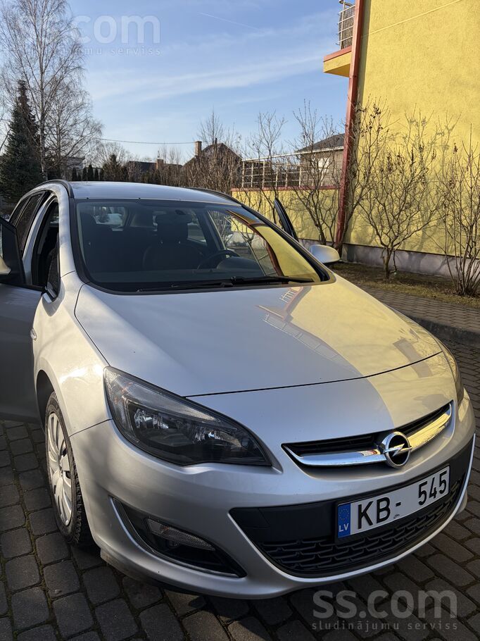 Opel Pārdod Opel Astra Sports tourer