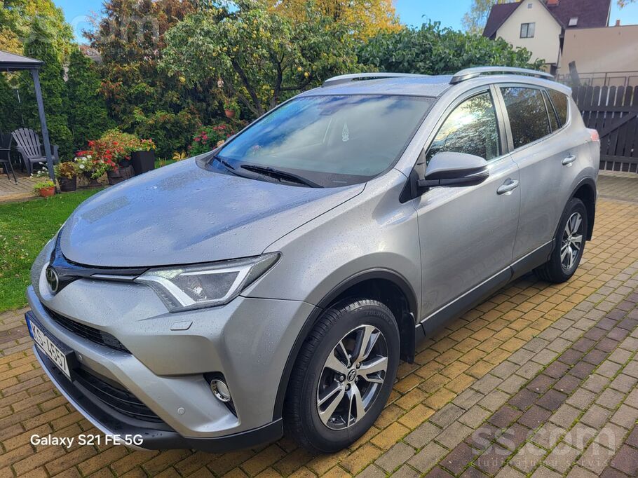 Toyota Tiek pārdots sakarā ar jaunu auto iegādi.