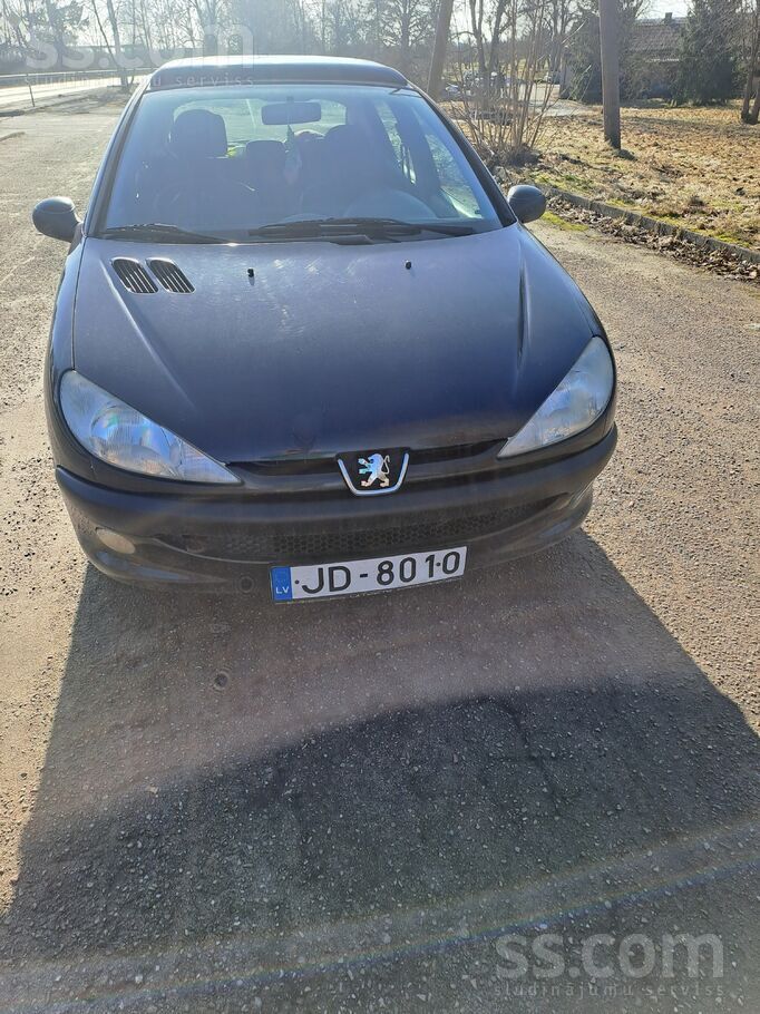 Laba stāvoklī labi kopta mīļā mašīna