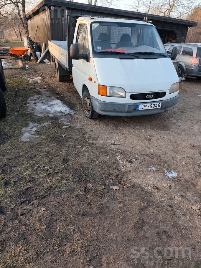 Ford Labs darba buss, kravas kaste 2.10x4m, sakarā ar d