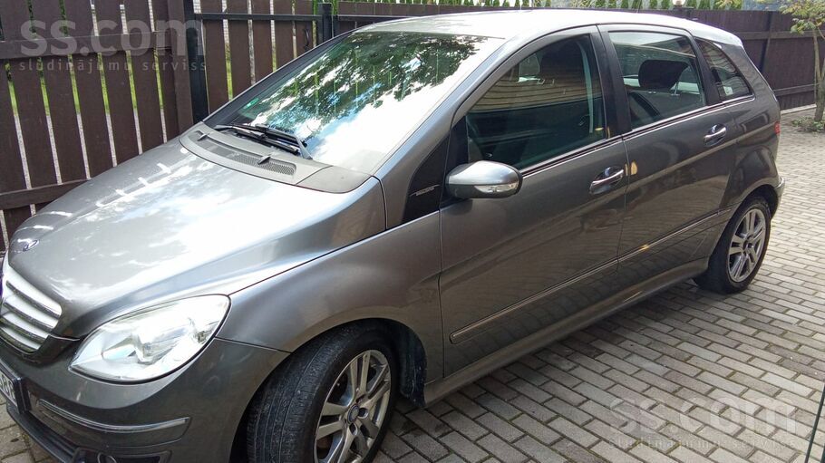 Mercedes Pilnībā veikta motora apkope. Patēriņš 5 uz 100, n