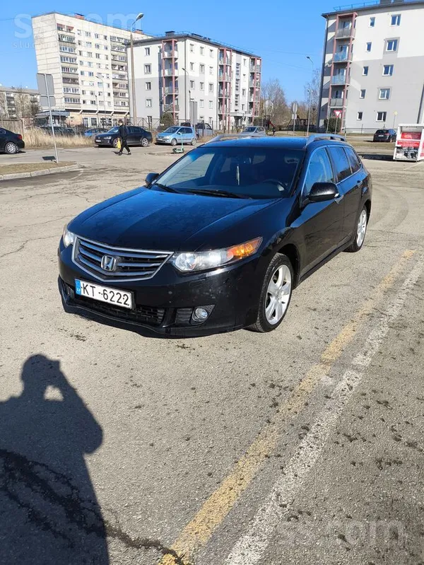 Uz tirgu iet Honda Accord 2.2 dīzelis, 6 ātrumu manuālā kārba. Tikko izieta