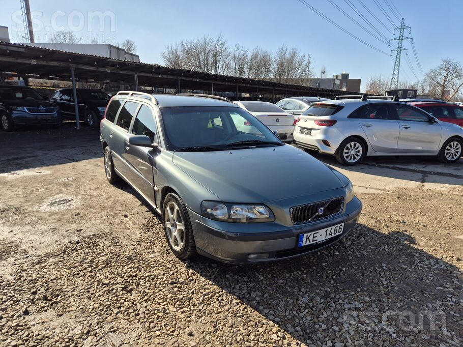 Volvo Pārdodu Volvo V70 (2003)