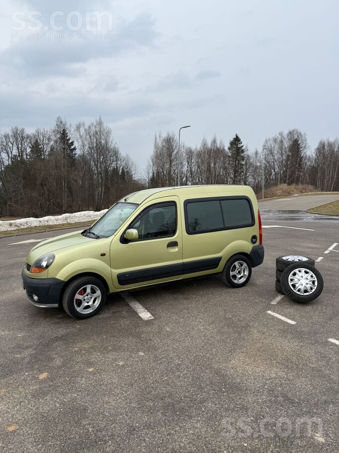 Renault Pārdod Renault Kangoo ar 1.2 benzīna dzinēju (55 k