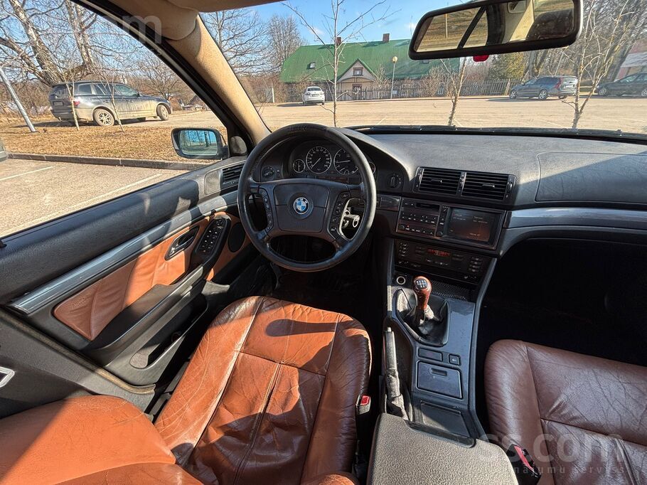 Pārdodu savu e39 528, skaists nesaplēsts brūnais salons, xenon, dubultie pak