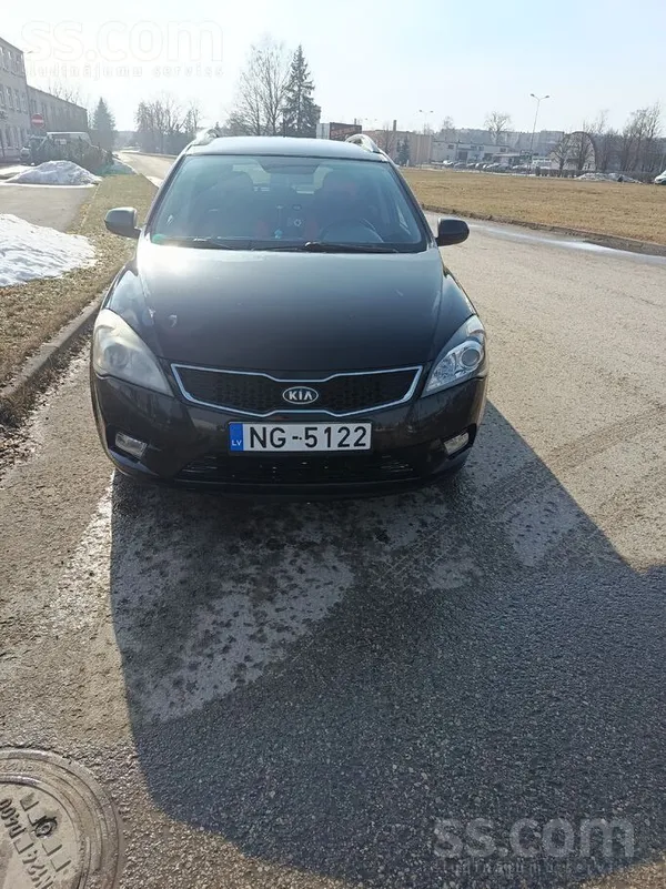 KIA Pārdod īpašnieks pensionārs savu koptu auto.