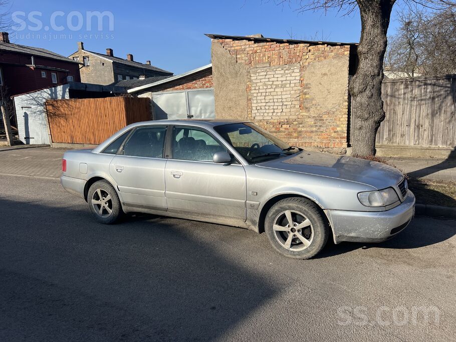 Audi Ātrumkārba labā stāvoklī, strādā nevainojami. Rūsa