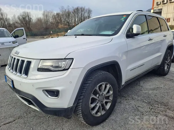 Grand cherokee Overland. no Italijas. Bez rusas apakša 
Divas atslegas.