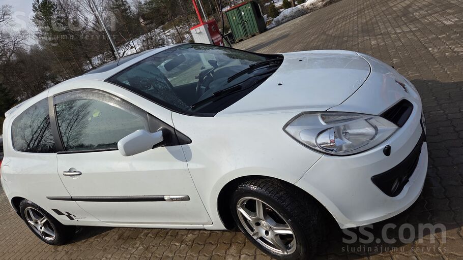 Renault Pardodam jo iegādats lielāks auto.